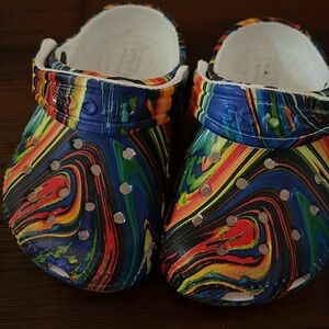 Crocs tie dye kids size 5